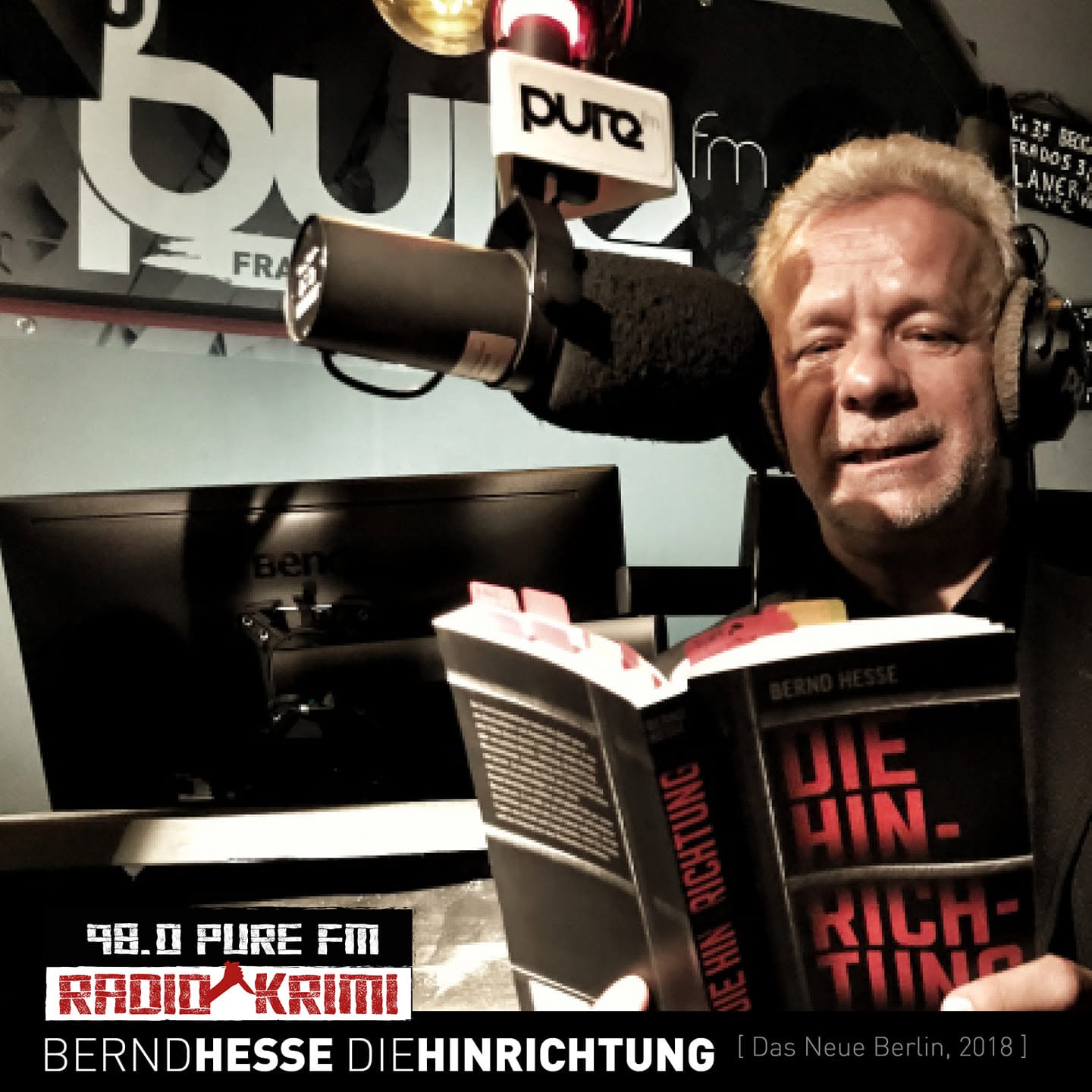 Bernd Hesse bei einer Lesung im Radio bei pure fm