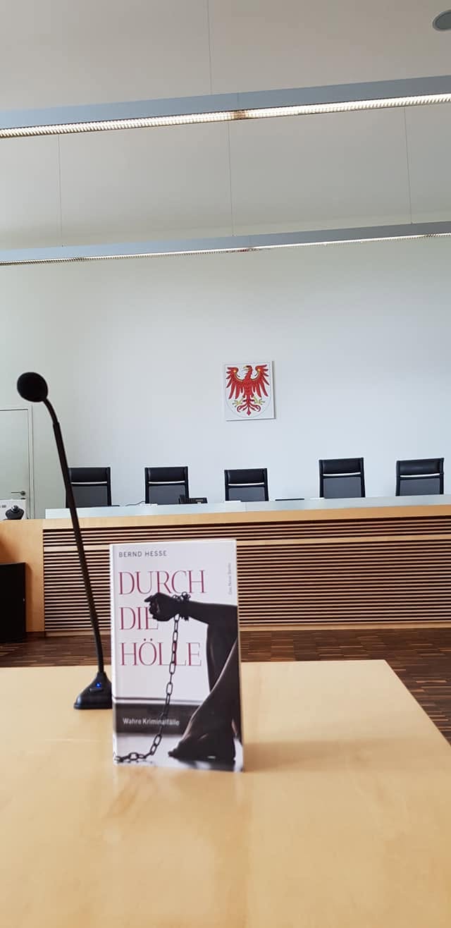 Filmteam des rbb am Landgericht Frankfurt Oder