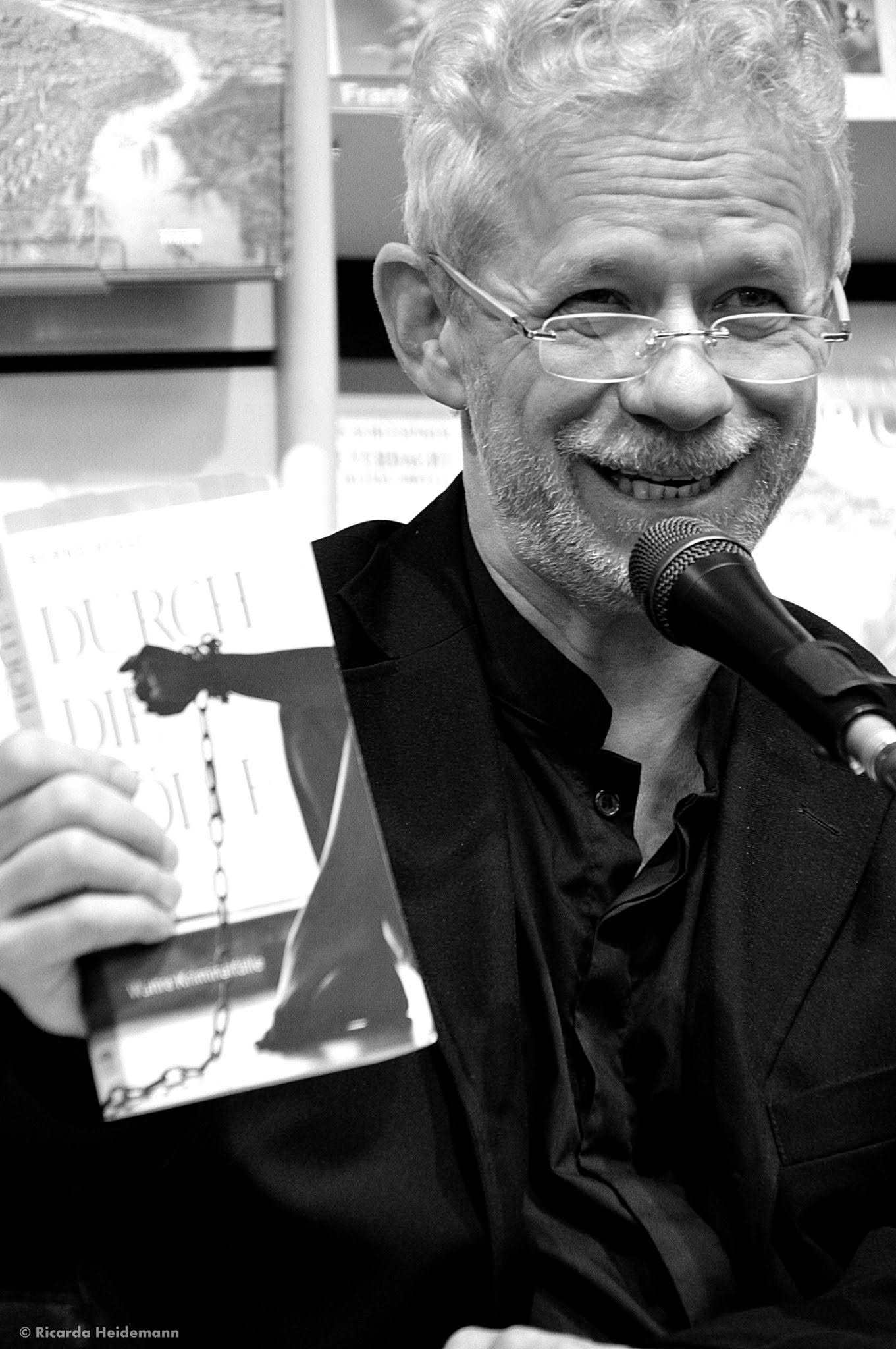 Bernd Hesse bei der Buchpremiere von Durch die Hölle