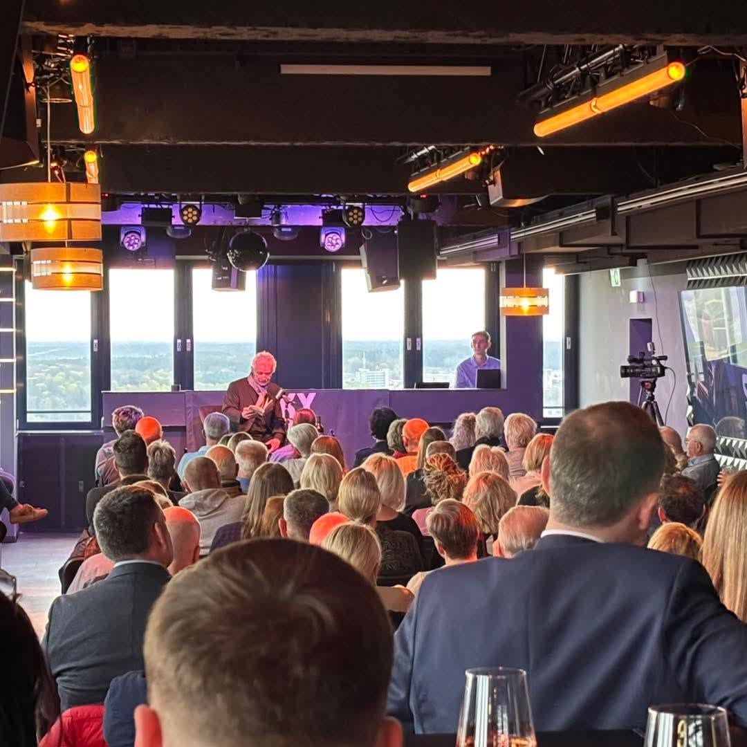 Buchpremiere in der Skylounge 2