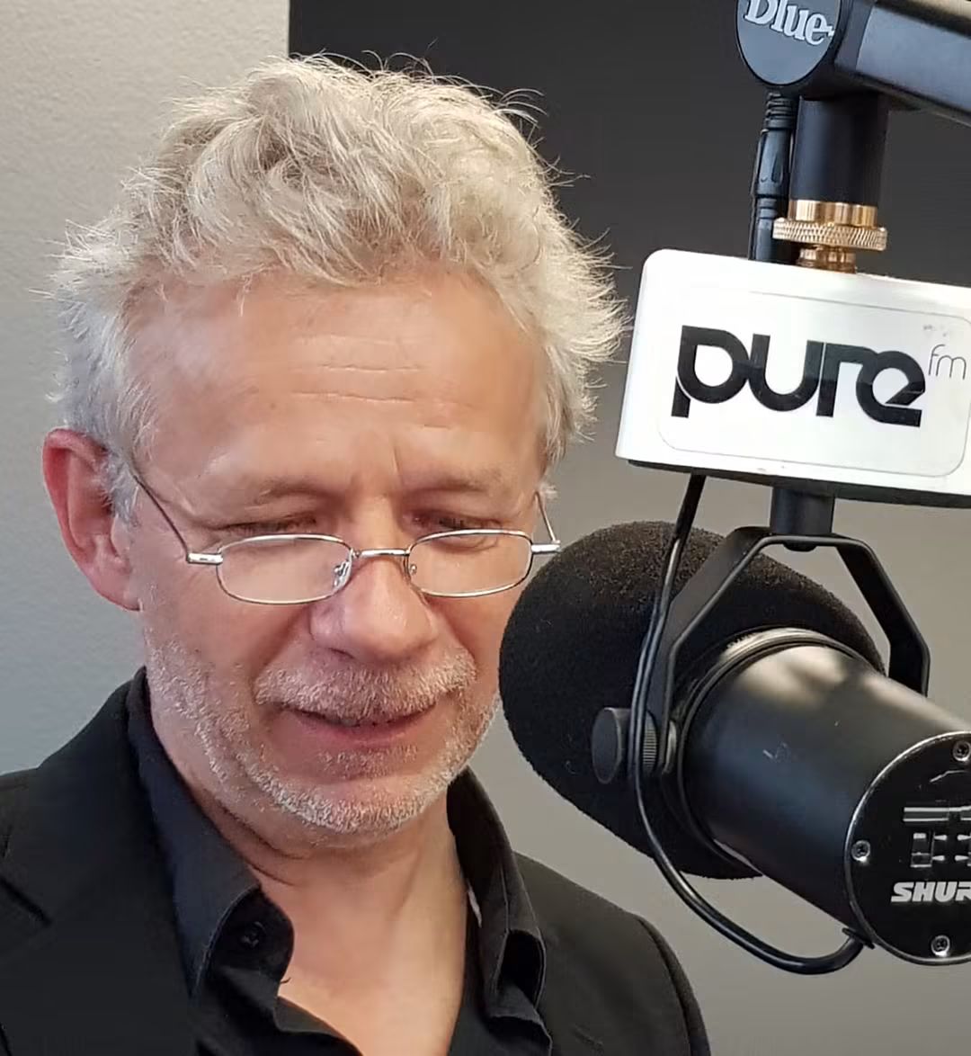 Bernd Hesse während einer Hörspielaufnahme